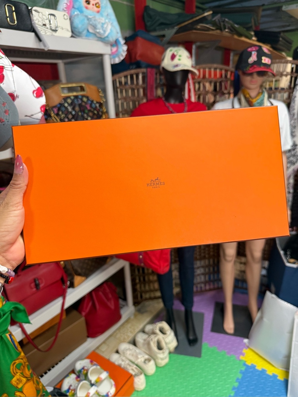 GIVEAWAY HERMES BOX - Picture 2 of 4